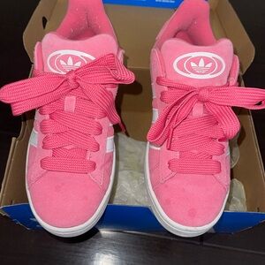 (Lightly Worn) Women’s Adidas Campus size 7